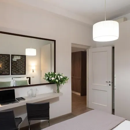 Banchi Vecchi Navona * ローマ